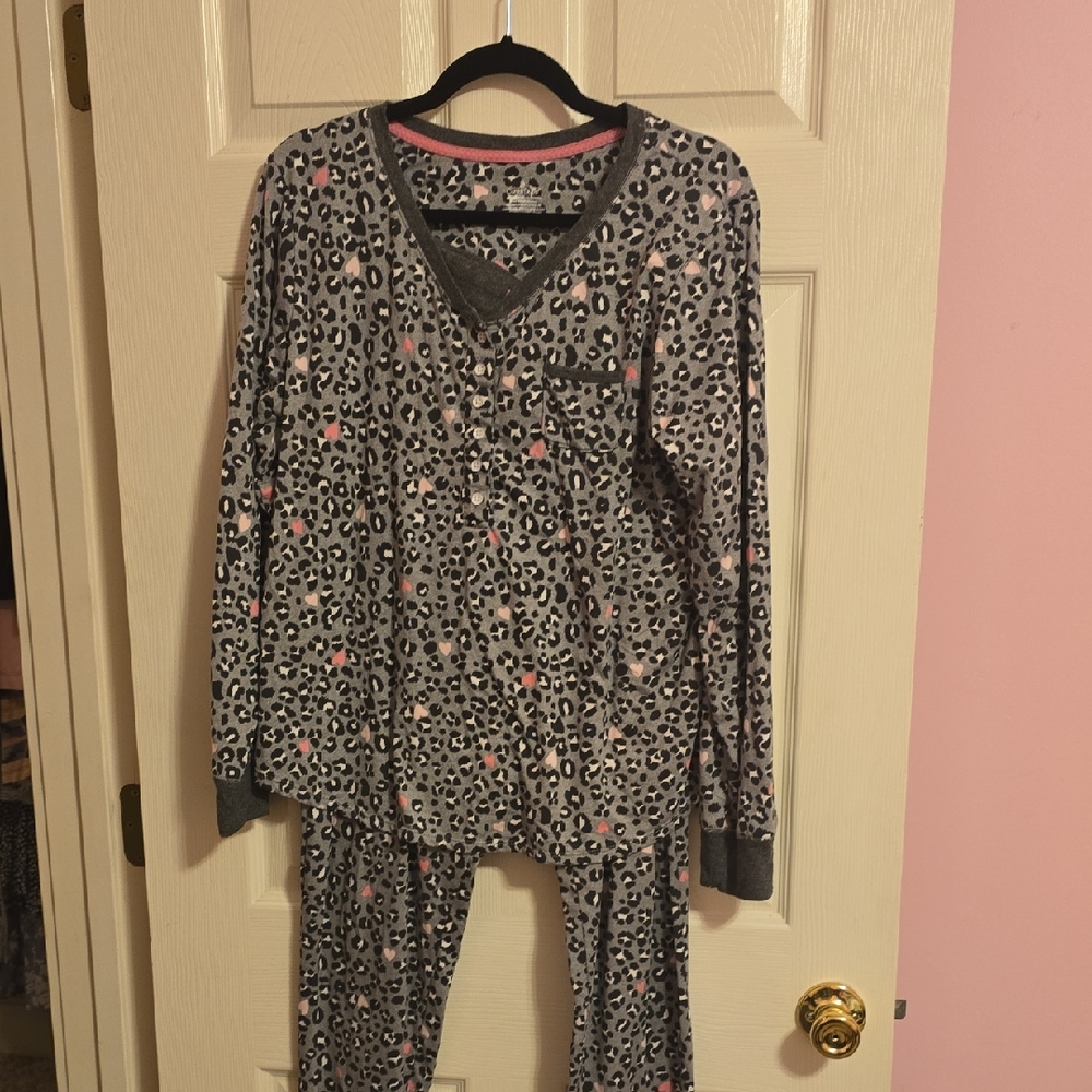 Cuddl Duds Gray and Pink Leopard Lounge Set